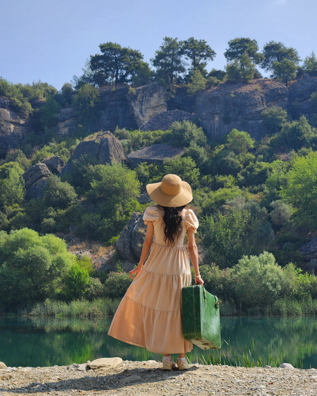 Purple and White Minimalist Perfume Instagram Post (1)